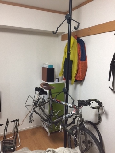2025年新作入荷 ミノウラの突っ張り棒タワースタンドが倒れた。: 自転車と本。じ アクセサリー